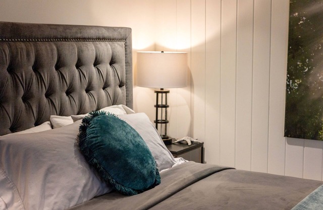 Elegant Suite by the Ocean in West Vancouver near Horseshoe Bay Ferry & Whistler