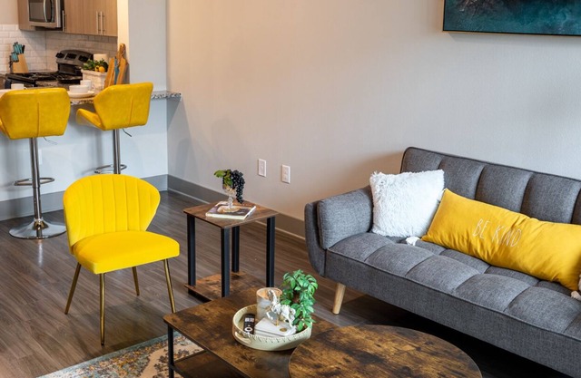 Elegant suite w/ FREE parking & gym near Arboretum