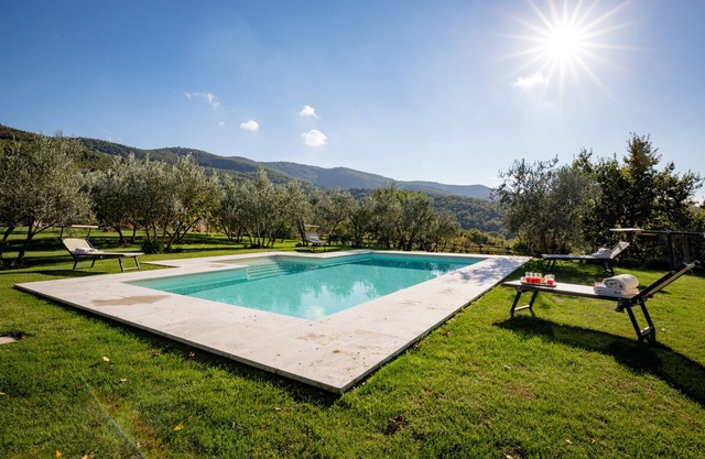 Villa élégante avec piscine privée et vue magnifique, détente et confort complets