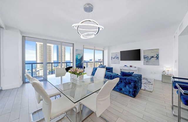 ★★★★★ Elegant Vacation Home in Beachwalk with Balcony Overlooking Ocean Views