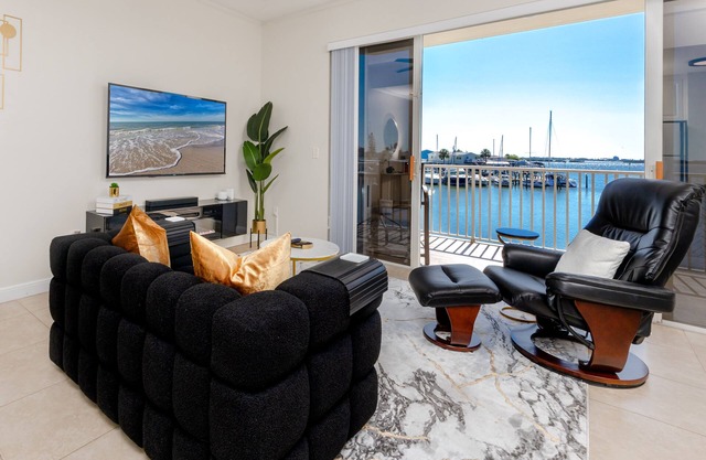 Elegant Waterfront Place for Two/Boca Ciega Resort