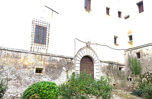 Eleganti Alloggi in un Castello Rinascimentale a Poca Distanza da Todi