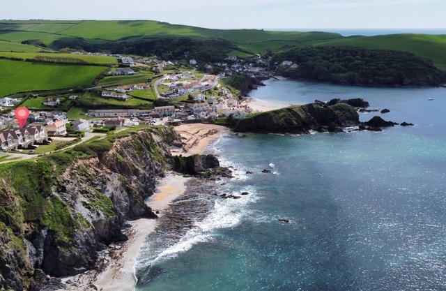 Elender Cove - a luxury coastal apartment footsteps from the beach