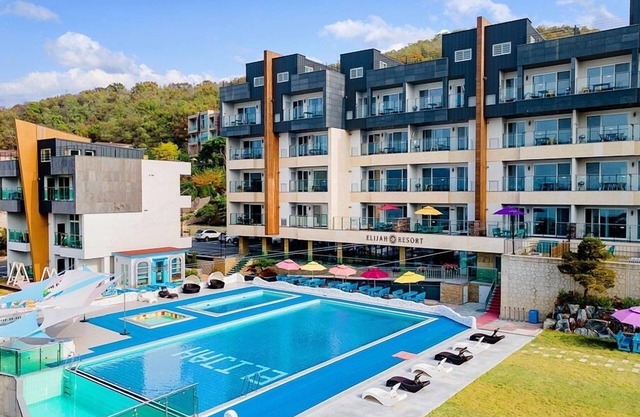 Elijah Resort