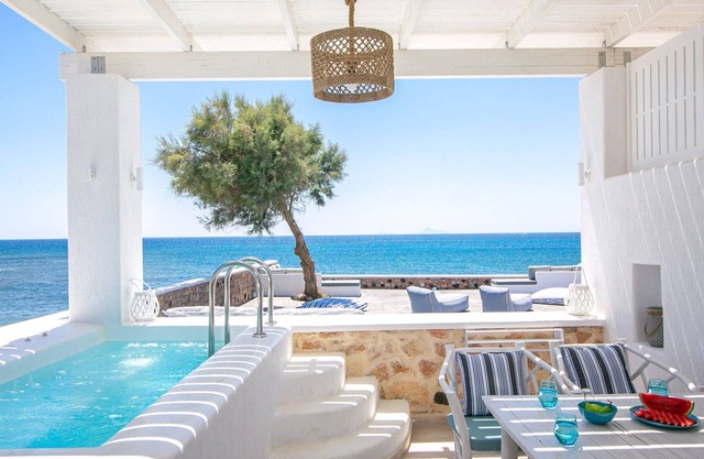 Villa Elite a Santorin | Suites Aegean Melody | 2 chambres | Jacuzzi extérieur chauffe | Vlyxada