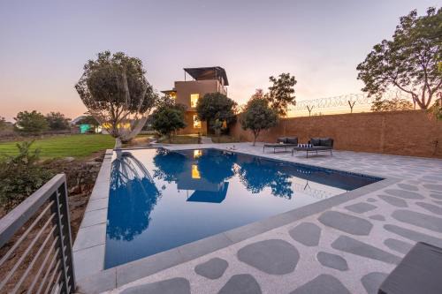 ELIVAAS Cows & Cuddles 4 BHK with Pvt Pool and Garden