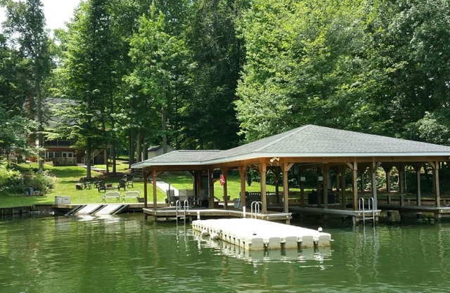 Eliza's Cottage- Pristine Waterfront Home w/ Views, Private Side, Quiet Cove