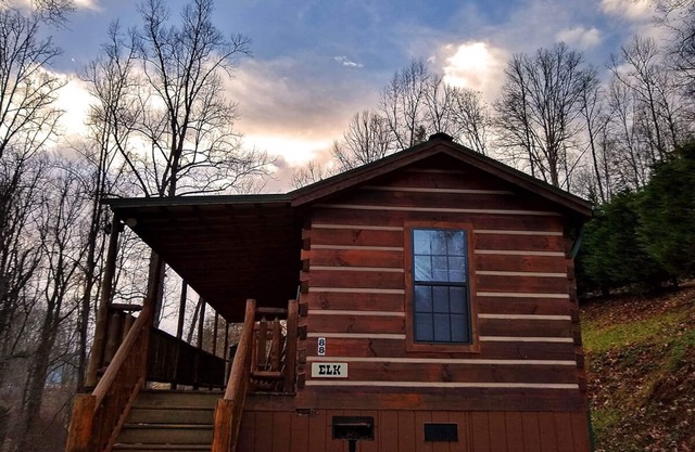 Elk Cabin - Big Bear Cabin Rentals 2 Bedroom / 1 Bath Vacation Rental