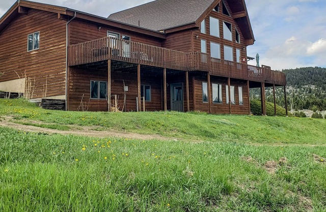 Elk Hills Lodge in the South Meadow Creek area