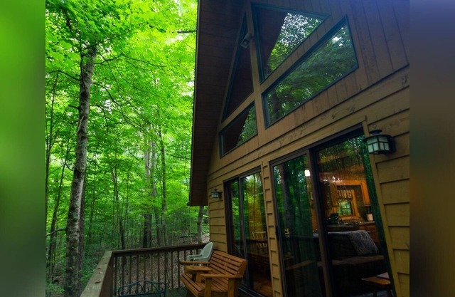 Elk - Hocking Hills: 2 BR, 1 BA Cabin / Bungalow à Logan, pour 4 personnes