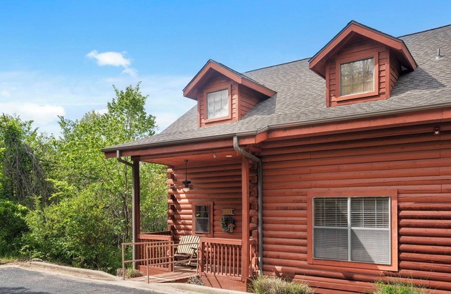 "Elk Lodge" Walk-in Cabin near Branson Shows and Attractions