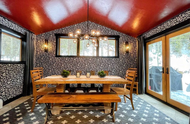 Ski Lodge de luxe, WiFi, Centre ville, Télécabine, PrivateHome, HotTub, SKI, Multi-Famille