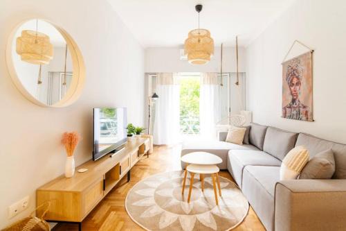 Ella's Cozy escape with balcony!