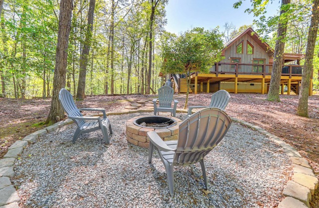 Ellijay Mountain Cabin w/ Hot Tub & Spacious Deck