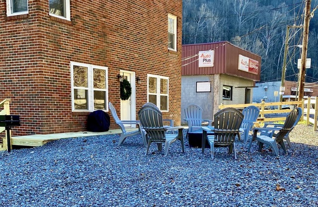 Ellis Apartment at Main Street Lodging Gilbert, WV