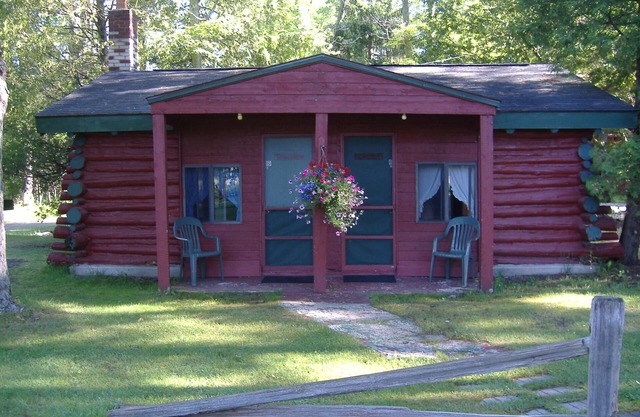 Ellis Lake Resort - Hemlock Logroom - Interlochen / Traverse City