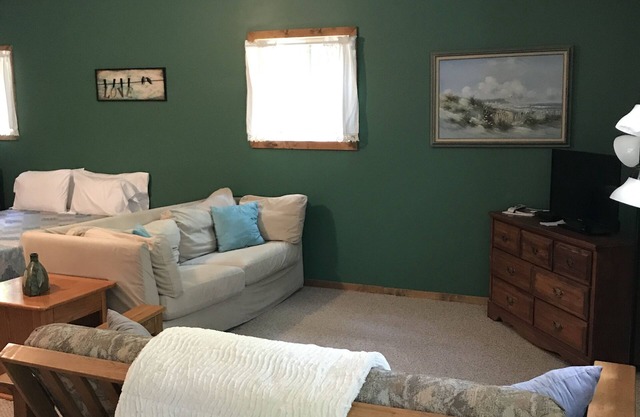Ellis Lake Resort - Willow Suite - Interlochen / Traverse City