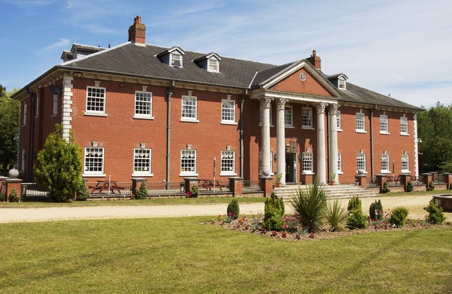 Elme Hall Hotel
