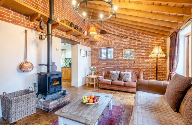 Elms Barn - Six Chambres Maison, Couchages 12