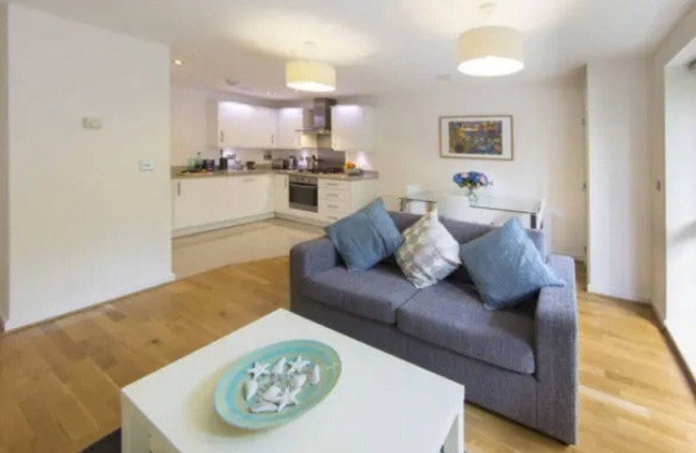 Elstree - lovely 2 bedroom, 2 bathroom apartment