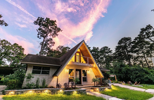 Elvenstar Lodge - Enchanting A-Frame Retreat, Themed Decor, Pond & Nature Views