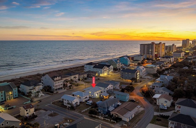 Elvi's Beachside Trio - Spacious Ocean View Triplex, Sleeps 14