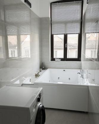 EMA Exclusive Locations GmbH