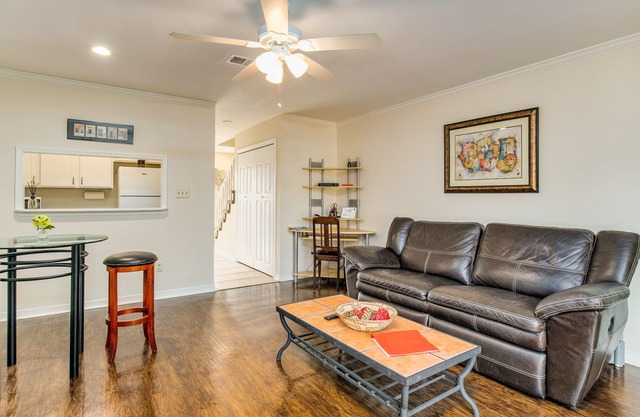 BAYSIDE GETAWAY-close to airport & beaches