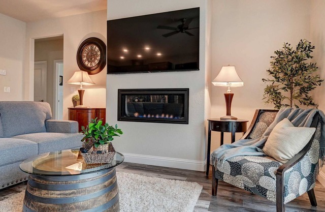 Emerald Inn in the Mountains: Stunning brand new home!