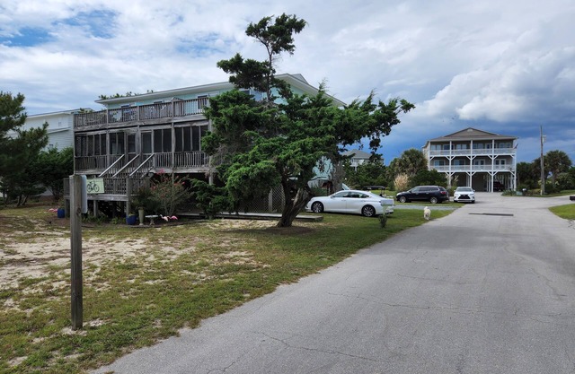 Emerald Isle "The Point Rental". 3 bedroom 2 bath. Ocean view.