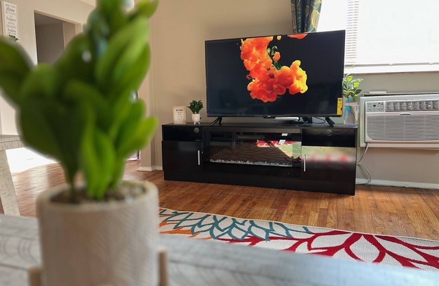 Emerald Oasis 1BR 1BA Apt 10 Min to Dtwn