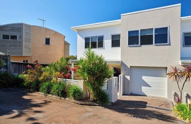 Emerald Sands - Only Minutes Away from the Sea, Surf & Sun