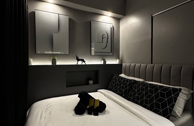 EmmaSleep, DysonFan, Netflix, Disney+, PS4™ - 1BR w/ Balcony - City & Pool View