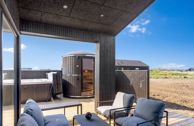 "Emmik" - 1.8km from the sea by Interhome