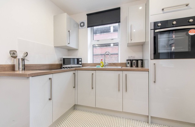 Emperor House Apt 4 - Short Walk to Stratford City Centre