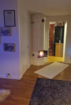 En stor trea i hus max 4 pers
