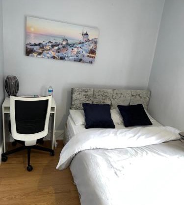En-suite Room Near City Center 4