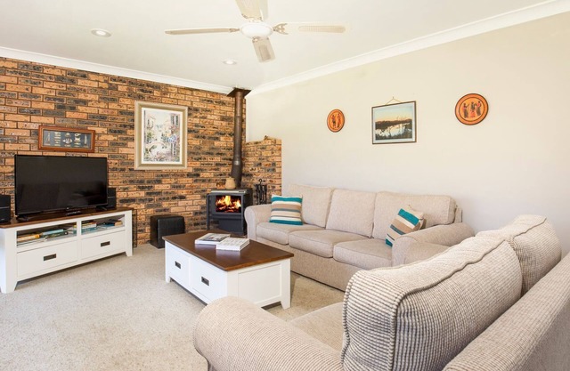 Enchante` - Pet Friendly - Absolute Waterfront - Fireplace