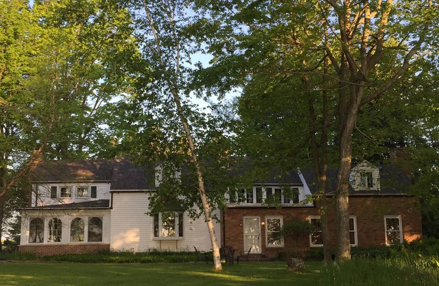 Domaine du lac enchanté SUR LE LAC MICHIGAN / Maison de 3600 pieds carrés / 300 pieds de lac Bluff / 3 acres