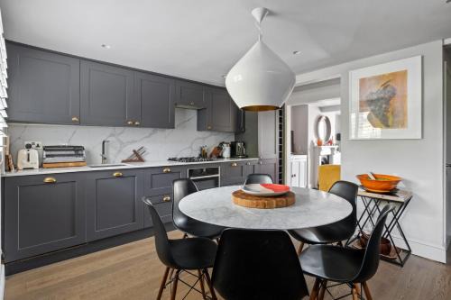 Enchanting 3BR House in Lymington with Garden