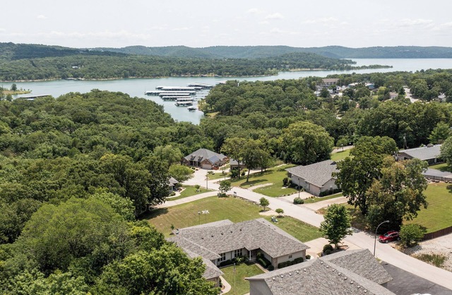 Enchanting 4-bedroom townhome on Table Rock Lake in Kimberling City