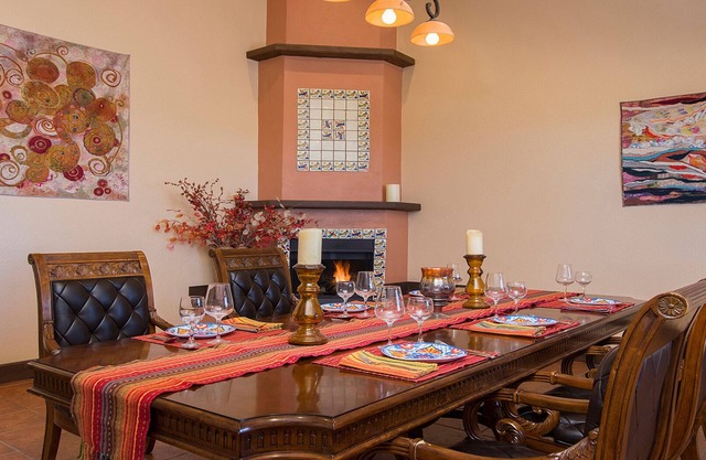 7 BR Villa sur 186 acres avec une salle d'événements, des chevaux et un bain à remous