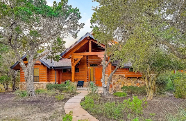 Enchanting cabin-like home & casita with shared pool, hot tub & washer/dryer