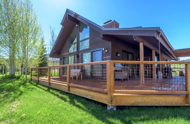 Enchanting Getaway in Bridger-Teton National Forest w/ River Access & Gameroom