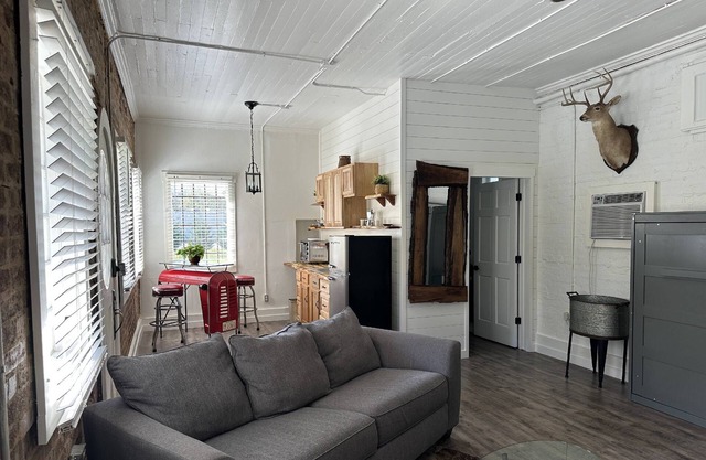 Enchanting Cottage with Historical Charm | Across From The Valley Venues & Lookout Mountain | Hiking