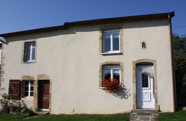 Maison de charme près de Neufchâteau avec jardin, terrasse et jeux extérieurs