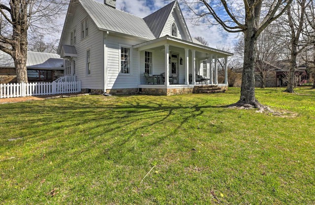 NEW! Enchanting Monteagle Retreat - Dogs Welcome!