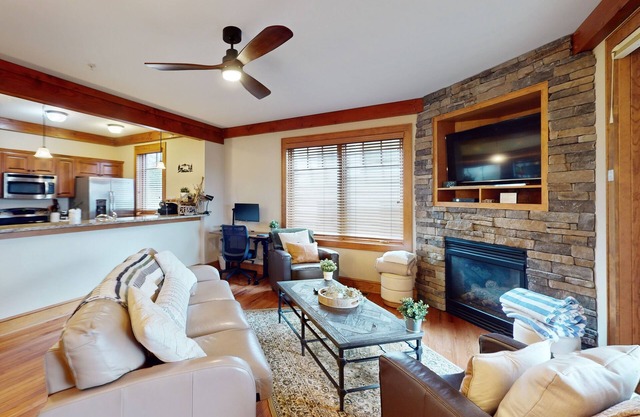 Enchanting mountain retreat with pools, hot tubs, fireplace, balcony, & WFH area