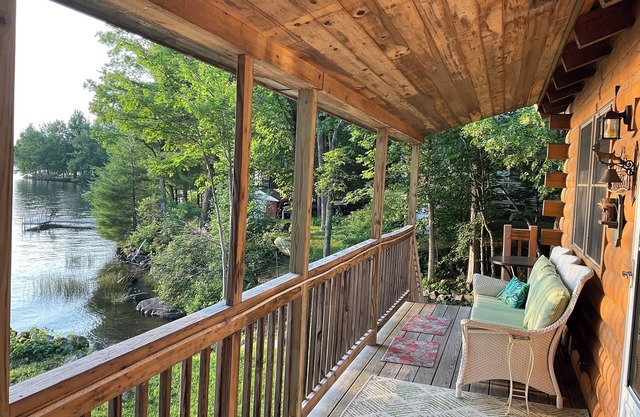 Enchanting WATERFRONT Log Cabin on Togus Pond