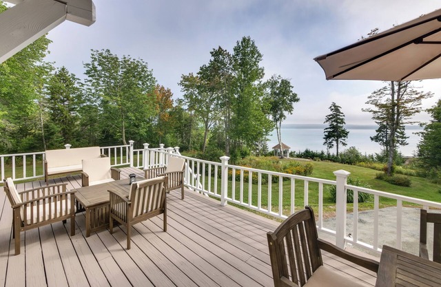 NOUVEAU! Luxe Sorrento Home w / 200 pieds de bord de l'eau!